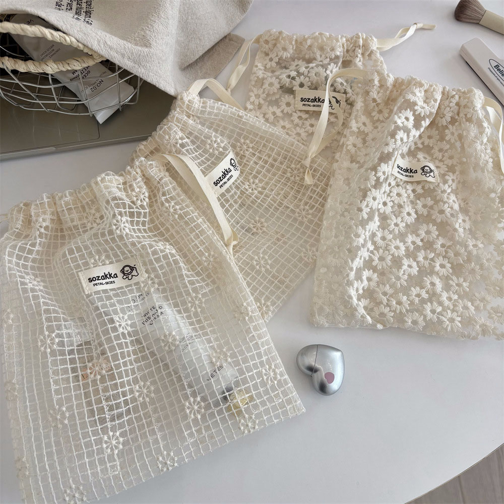 Cosmetic Bags - 레이스 자수 데이지 메쉬 드로스트링 메이크업